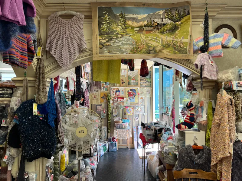 Newton's Yarn Country
